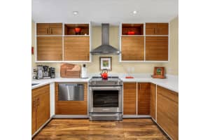 4300 BEACH DRIVE, ST PETERSBURG, FL 33705 Sold 12/19/23