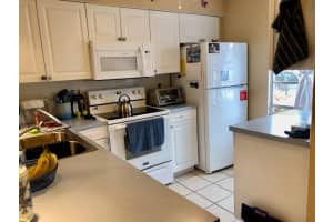 9123 MISSION OAKS BOULEVARD, SEMINOLE, FL 33776 Sold 08/02/24