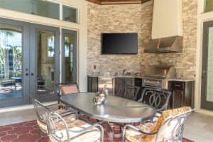 1221 BRIGHTWATERS BOULEVARD, ST PETERSBURG, FL 33704 Sold 02/27/25