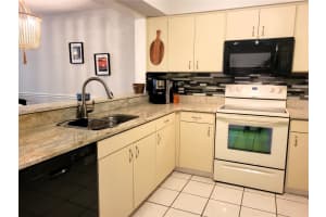 6817 STONES THROW CIR N #17105, SAINT PETERSBURG, FL 33710 Sold 04/01/24