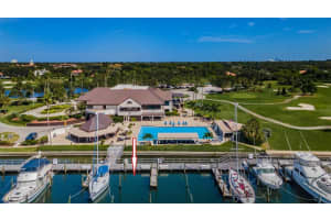 6300 PASADENA POINT BOULEVARD, GULFPORT, FL 33707 Sold 06/17/24