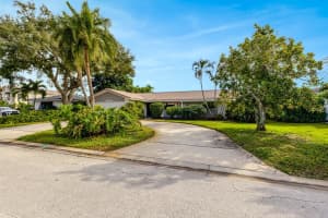 2074 ILLINOIS AVENUE, ST PETERSBURG, FL 33703 Sold 03/25/24