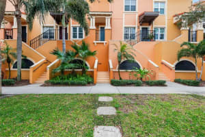 100 4TH AVENUE, ST PETERSBURG, FL 33701 Sold 04/29/24