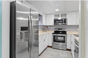 10132 LAKE OAK CIRCLE, TAMPA, FL 33624 Sold 03/01/24