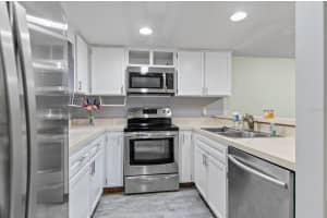 10132 LAKE OAK CIRCLE, TAMPA, FL 33624 Sold 03/01/24