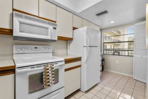 9860 62ND TERRACE, ST PETERSBURG, FL 33708 Sold 04/15/24