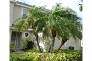 11189 KAPOK GRAND CIRCLE, MADEIRA BEACH, FL 33708 Sold 04/01/24