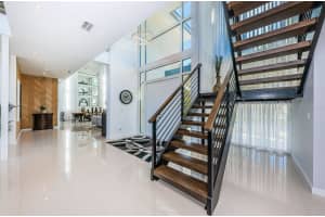 401 COFFEE POT RIVIERA NE, ST PETERSBURG, FL 33704 Sold 10/28/24