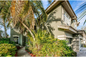 2278 HIGHLAND WOODS DRIVE, DUNEDIN, FL 34698 Sold 10/23/24