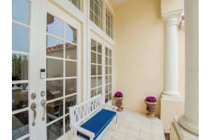 2204 PASADENA PLACE, GULFPORT, FL 33707 Sold 12/09/24