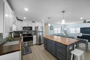 10383 LAKE DRIVE, LARGO, FL 33773 - MLS#MFRU8236212