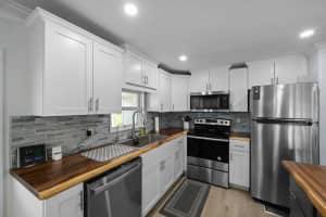 10383 LAKE DRIVE, LARGO, FL 33773 - MLS#MFRU8236212