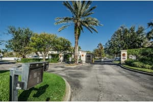 160 COQUINA BAY DRIVE, SAINT PETERSBURG, FL 33705 Sold 04/30/24