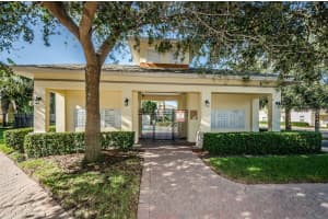 160 COQUINA BAY DRIVE, SAINT PETERSBURG, FL 33705 Sold 04/30/24