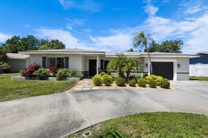 2325 SHORE DRIVE, SAINT PETERSBURG, FL 33705 Sold 09/17/24