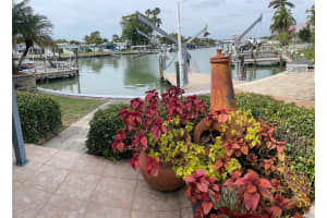 17601 STERLING TERRACE, REDINGTON SHORES, FL 33708 Sold 12/19/24