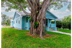 1126 30TH AVENUE, ST PETERSBURG, FL 33704 Sold 11/08/24