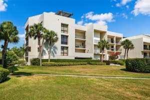 50 Coe Rd #331, BELLEAIR