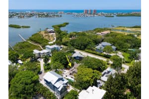 13045 POINSETTIA AVENUE, SEMINOLE, FL 33776 Sold 04/23/25