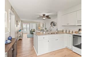 9124 OAKWOOD LANE, SEMINOLE, FL 33776 Sold 12/06/24
