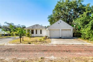 302 LAKEVIEW DRIVE, TARPON SPRINGS, FL 34689 Sold 10/23/24