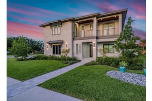 2885 MOONBEAM WAY, CLEARWATER, FL 33759 Sold 07/18/24