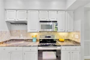 1214 BAY CLUB CIRCLE, TAMPA, FL 33607 Sold 07/29/24