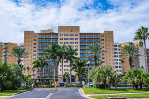 880 MANDALAY AVENUE, CLEARWATER BEACH, FL 33767 Sold 06/11/25