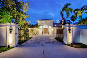 548 SIESTA DRIVE, SARASOTA, FL 34242 Sold 12/20/24