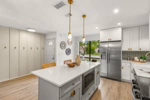 2950 WOODPINE COURT, SARASOTA, FL 34231 Sold 10/01/24