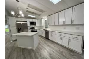 5023 FOX CLIFF DRIVE, LAKELAND, FL 33810 Sold 01/23/25