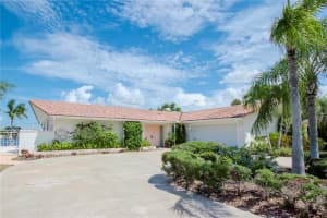 1884 DOLPHIN BOULEVARD, ST PETERSBURG, FL 33707 - MLS#MFRU8250458