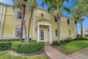 5257 BEACH DRIVE, ST PETERSBURG, FL 33705 - MLS#MFRU8250944