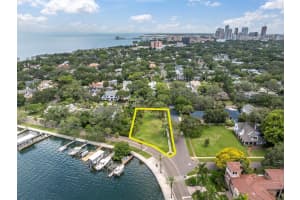 1956 COFFEE POT BOULEVARD, ST PETERSBURG, FL 33704 - MLS#MFRU8251346