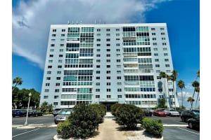 7200 SUNSHINE SKYWAY LANE, ST PETERSBURG, FL 33711 Sold 08/27/25