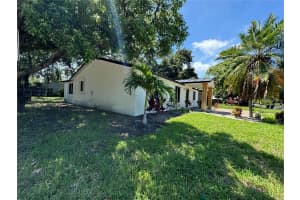 1395 DAVIS ROAD, DUNEDIN, FL 34698 Sold 11/20/24