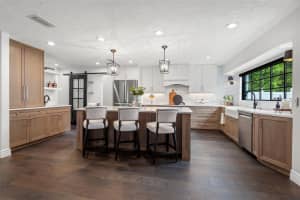 1500 ALHAMBRA WAY, SAINT PETERSBURG, FL 33705 Sold 09/05/24
