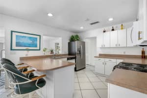 11220 9TH STREET, TREASURE ISLAND, FL 33706 - MLS#MFRU8254378