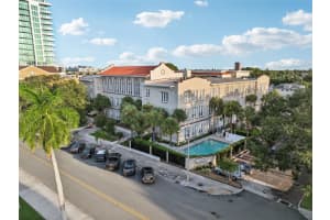 701 MIRROR LAKE DRIVE, ST PETERSBURG, FL 33701 Sold 05/06/25