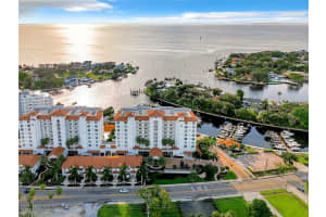 1325 SNELL ISLE BOULEVARD, SAINT PETERSBURG, FL 33704 Sold 10/04/24