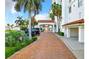 1325 SNELL ISLE BOULEVARD, SAINT PETERSBURG, FL 33704 Sold 10/04/24