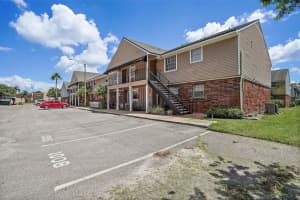 200 Country Club Dr #1004, LARGO
