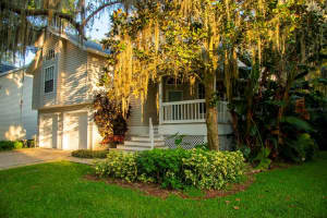 279 Bayou Cir, DeBary, FL 32713, Sold 11/29/21