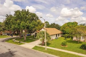 5129 Dorrington Ln, Orlando, FL 32821, Sold 10/27/21