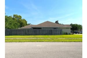 1400 ISLAND COVE DR, DELAND, FL 32724 Sold 07/14/22