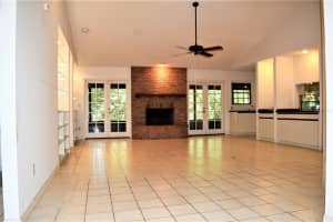 200 WOODS TRL, SANFORD, FL 32771 Sold 09/12/22