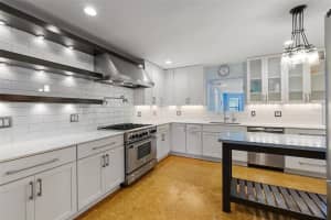 315 RIO PINAR DR, ORMOND BEACH, FL 32174 Sold 10/03/22