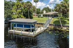 1984 QUAIL HOLLOW DR, DELAND, FL 32720 Sold 11/28/22