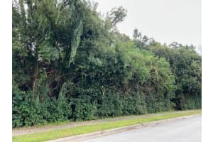 1290 PLYMOUTH AVENUE, DELAND, FL 32720 - MLS#MFRV4933446