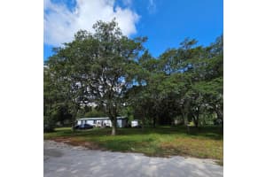 43911 GRACE AVENUE, DELAND, FL 32720 Sold 08/05/25